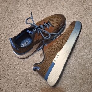 L.L. Bean B Bound Mens Athletic Outdoor Shoes Size 7 Medium!